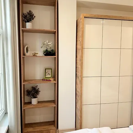 Center The Quiet Luxury 1