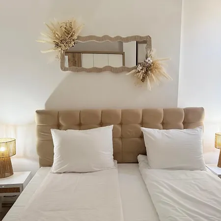 Center The Quiet Luxury 1