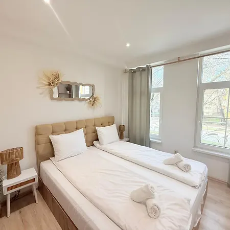 Center The Quiet Luxury 1