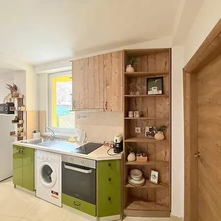 Center The Quiet Luxury 1