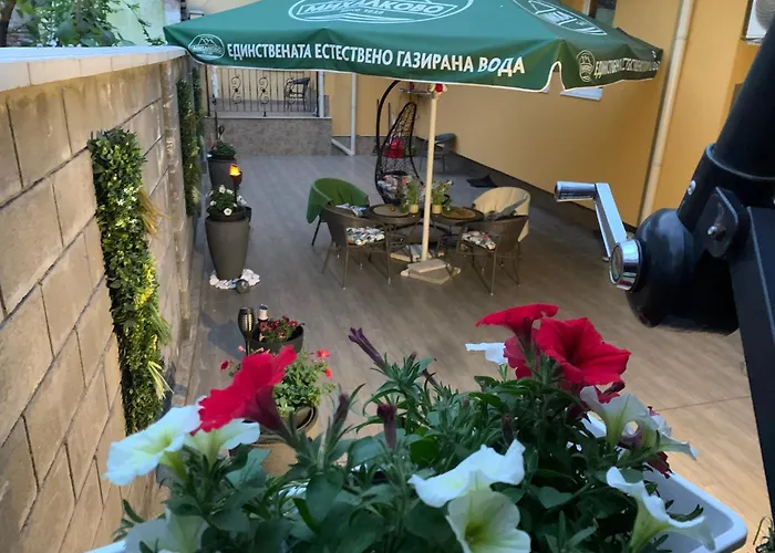 Center The Quiet Luxury 1 *