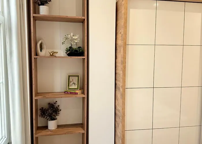 Center The Quiet Luxury 1