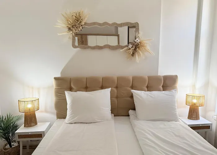 Center The Quiet Luxury 1