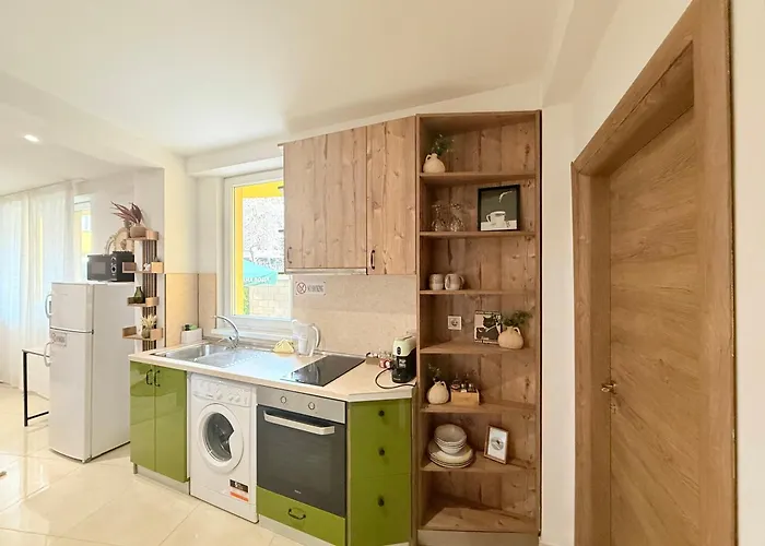 Center The Quiet Luxury 1